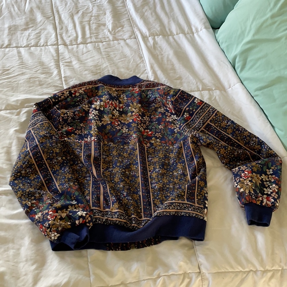 Lightweight jacket - Picture 2 of 4